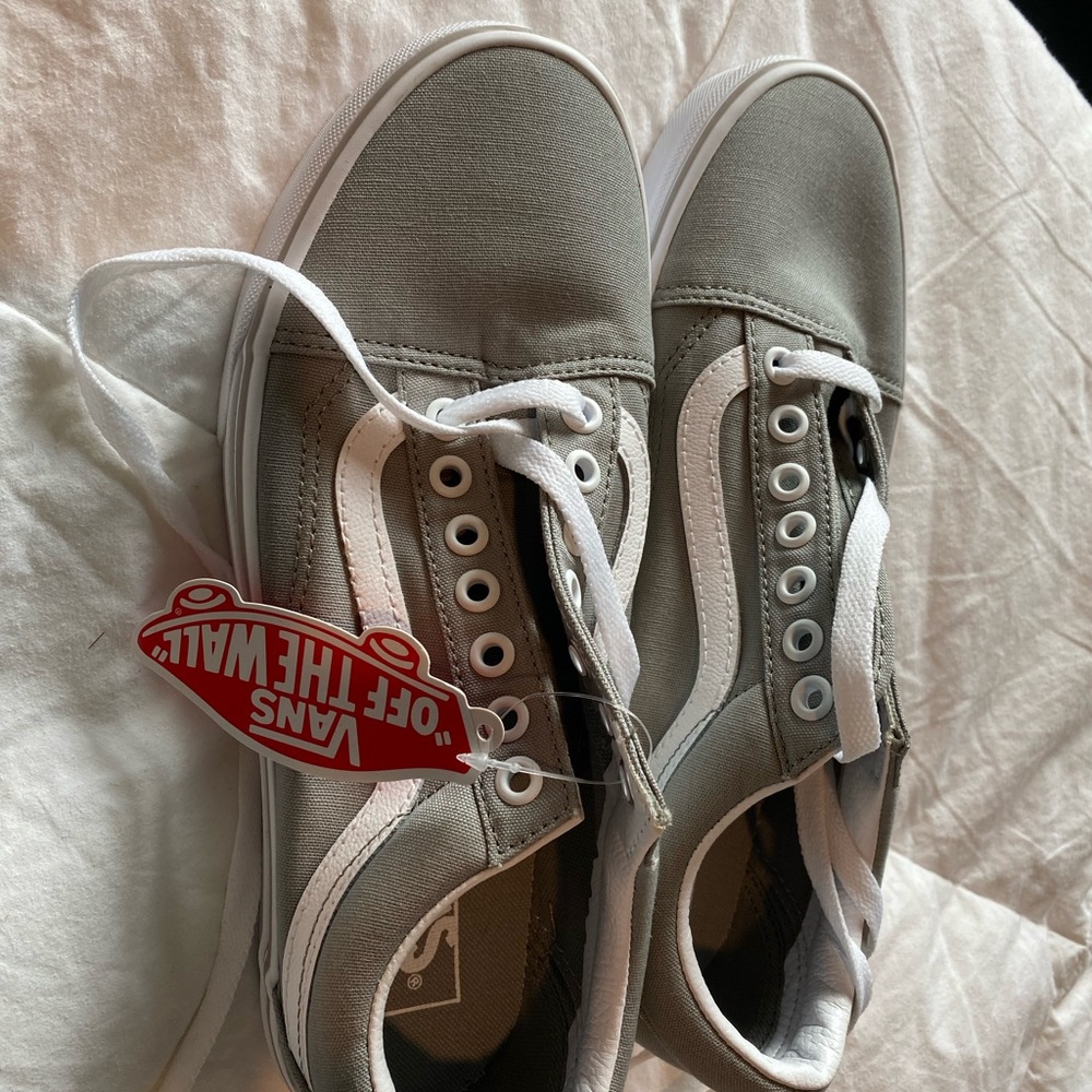 Unisex Vans Old Skool. Color is Drizzle/True White.